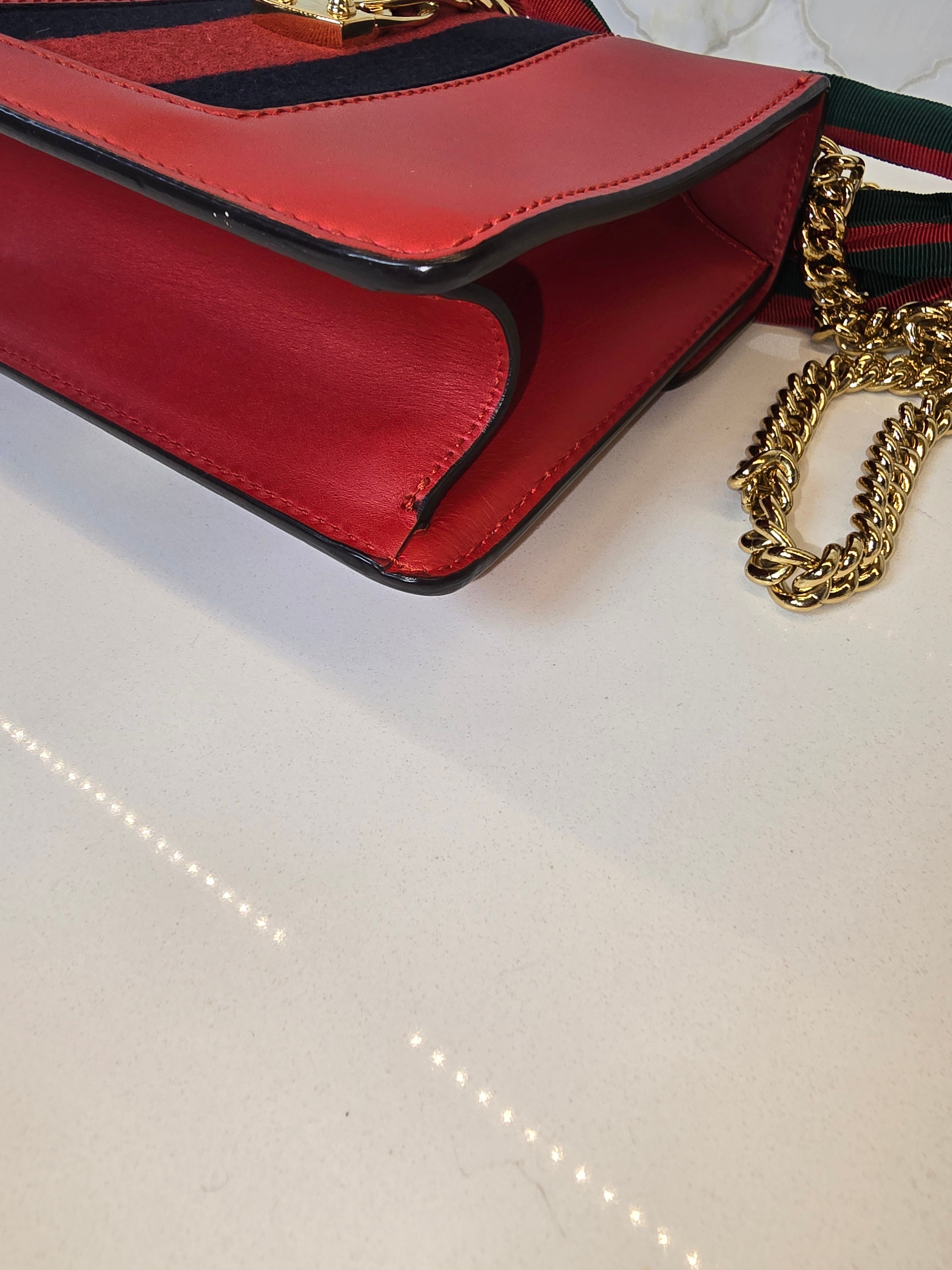 Gucci Sylvie Mini Shoulder Bag in Red