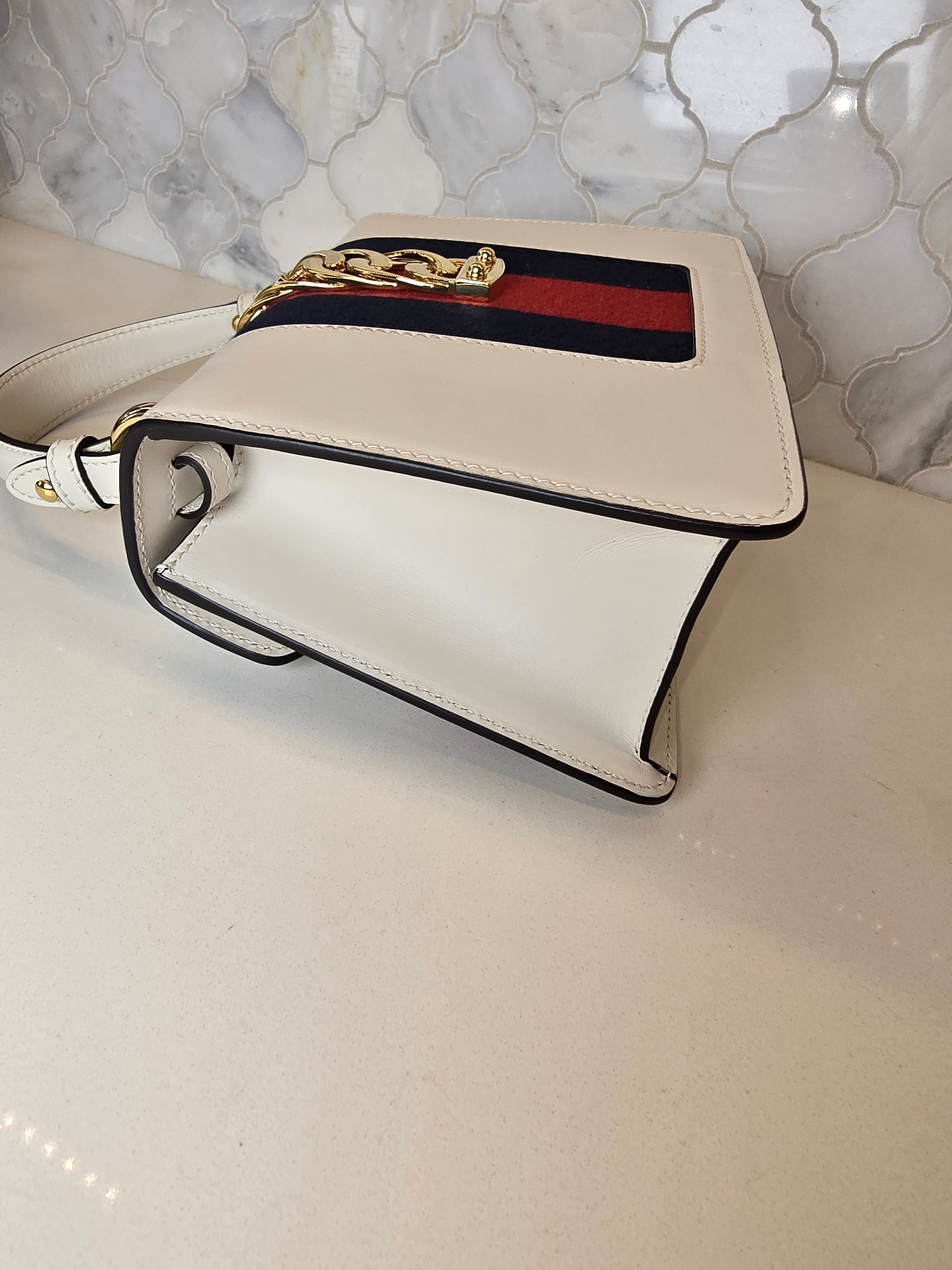 Gucci Sylvie Mini Bag – Floral Embroidered Cream