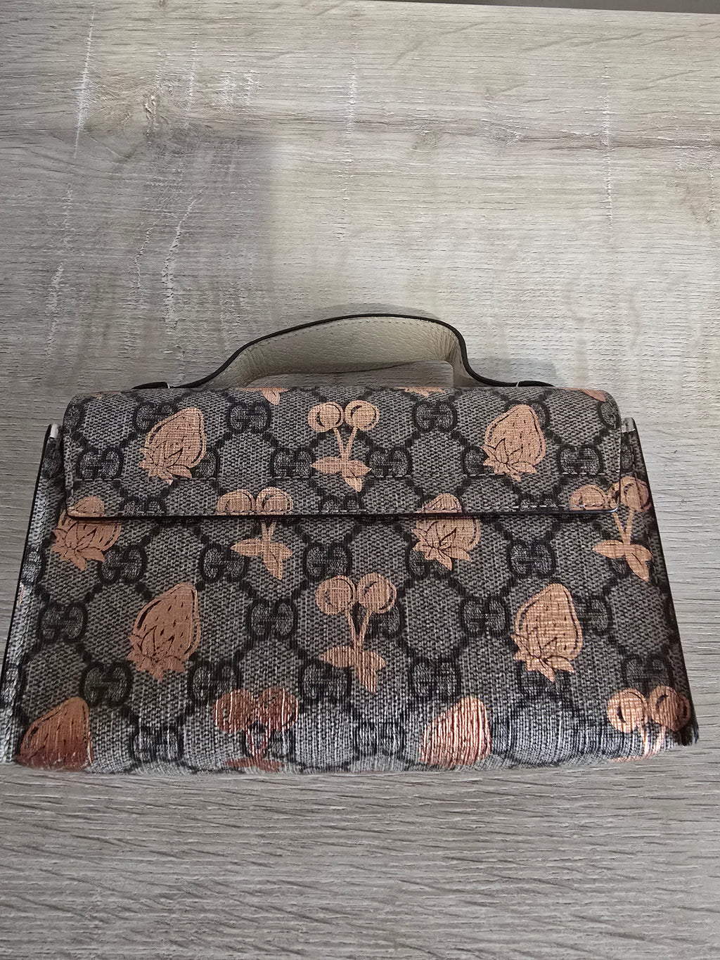 Gucci GG Supreme Monogram Berry Mini Shoulder Bag