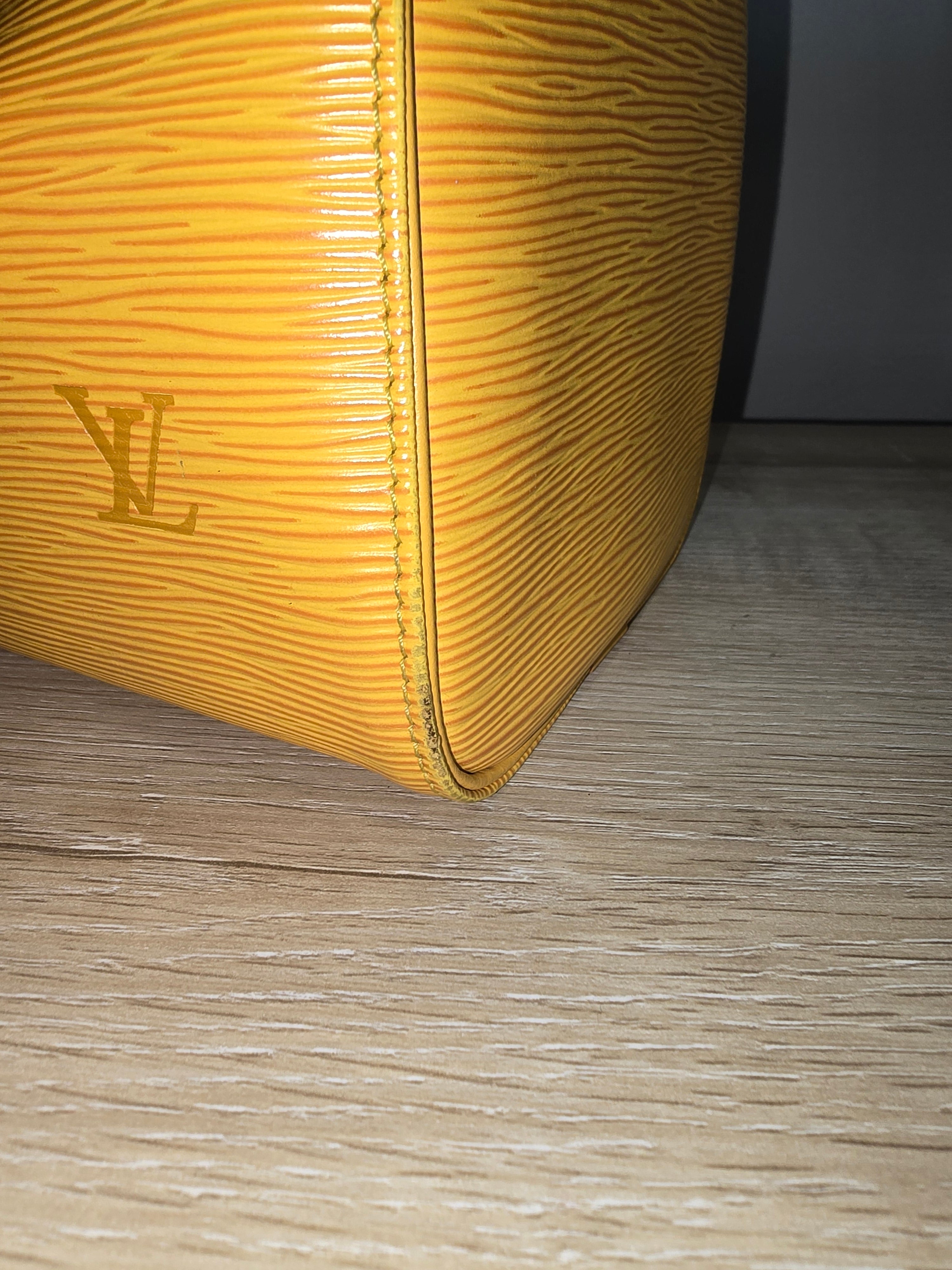 Louis Vuitton Epi Speedy 25 — Yellow