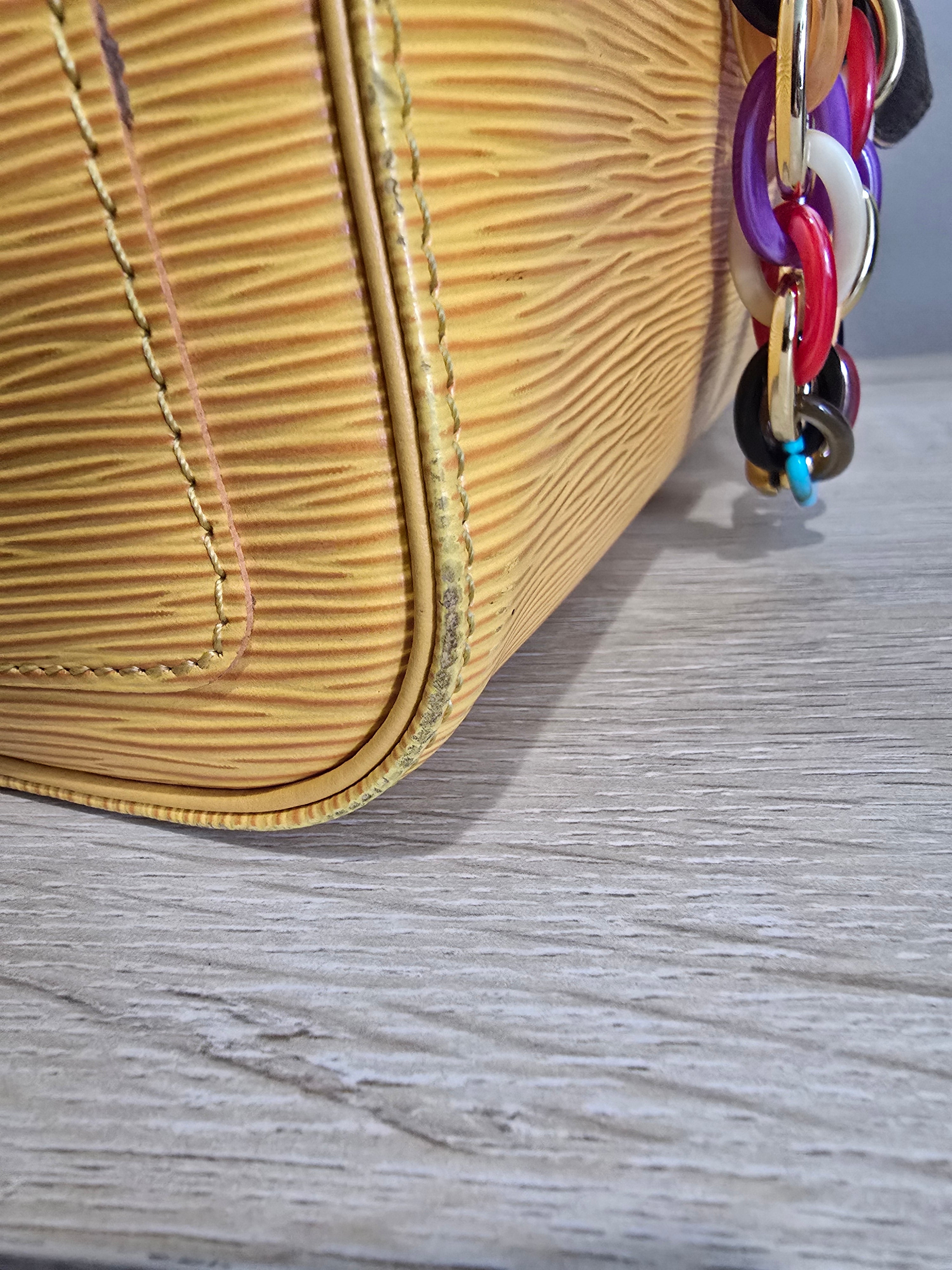 Louis Vuitton Epi Speedy 25 — Yellow