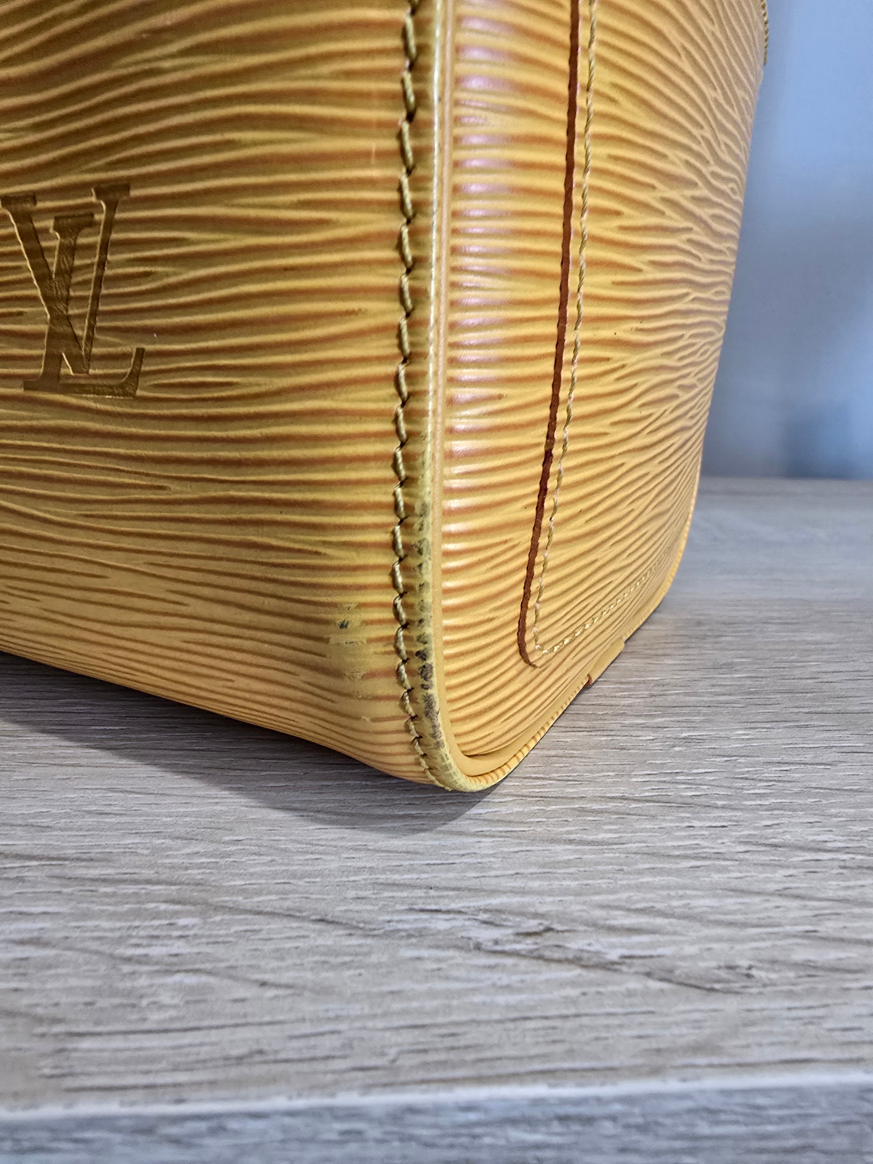 Louis Vuitton Epi Speedy 25 — Yellow