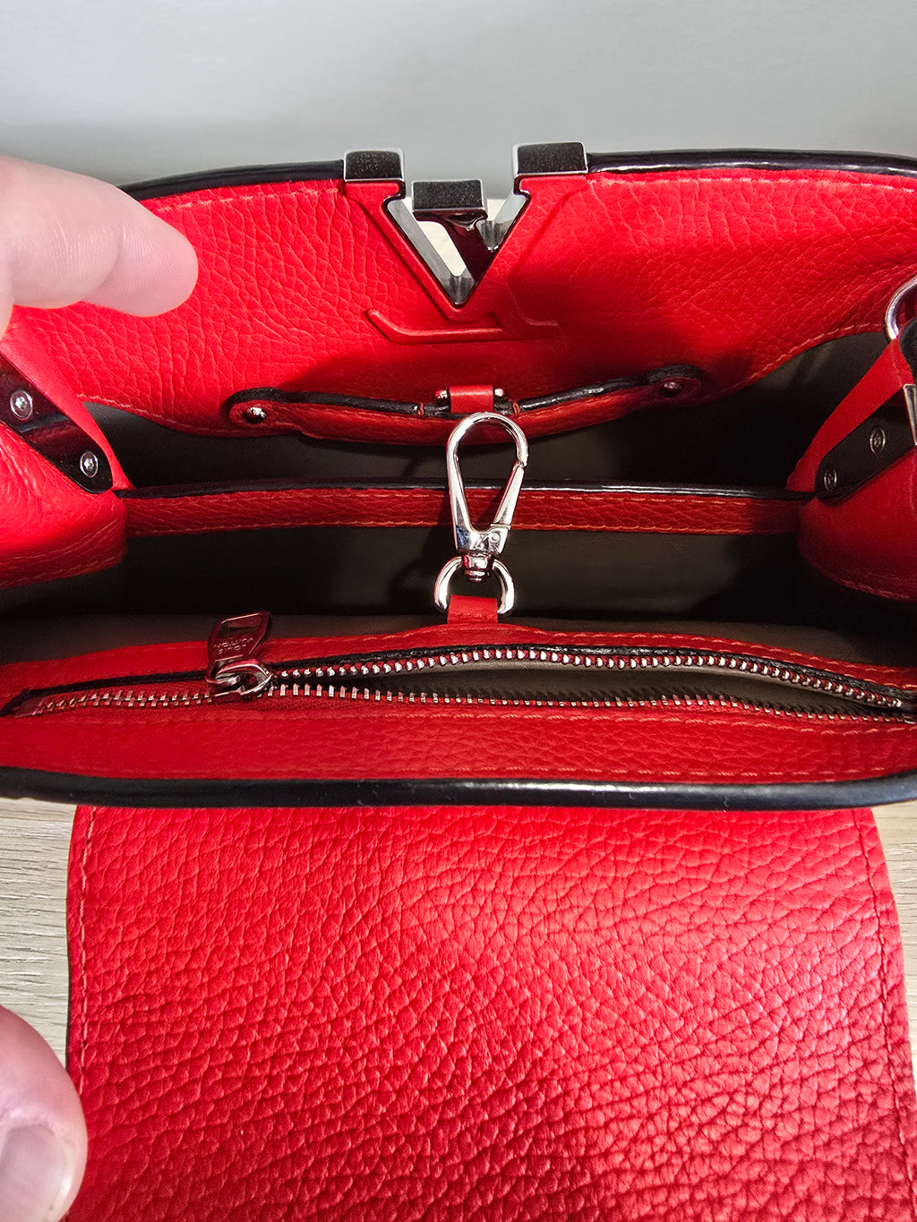 Louis Vuitton Capucines MM Rubis Red