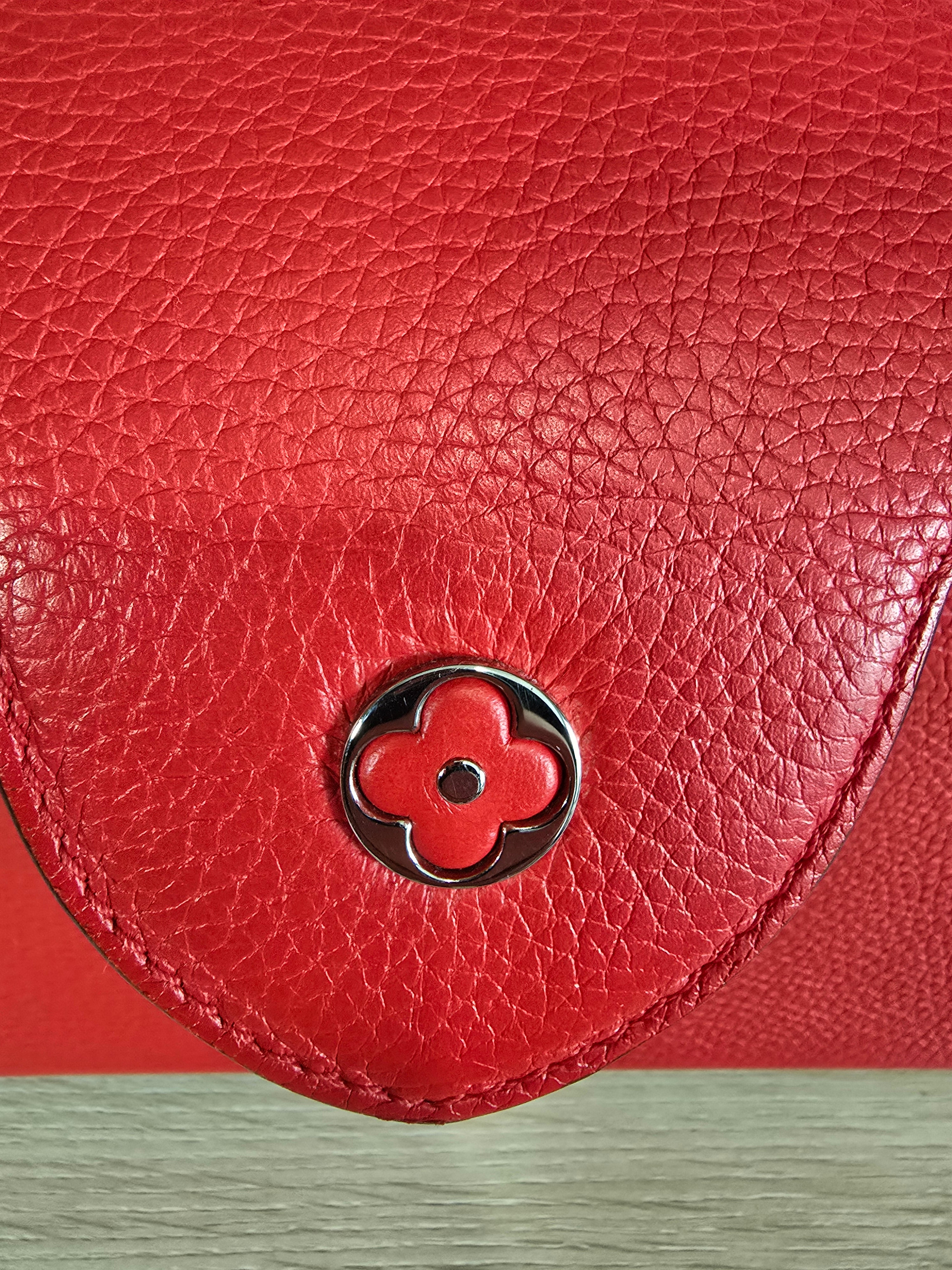 Louis Vuitton Capucines MM Rubis Red