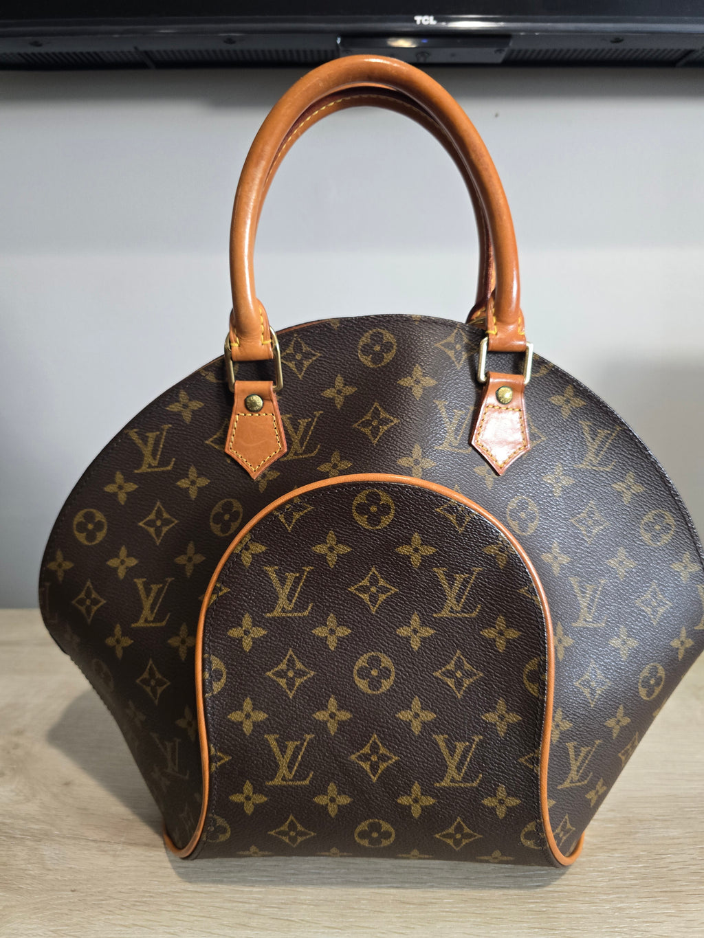 Louis Vuitton Monogram Ellipse MM