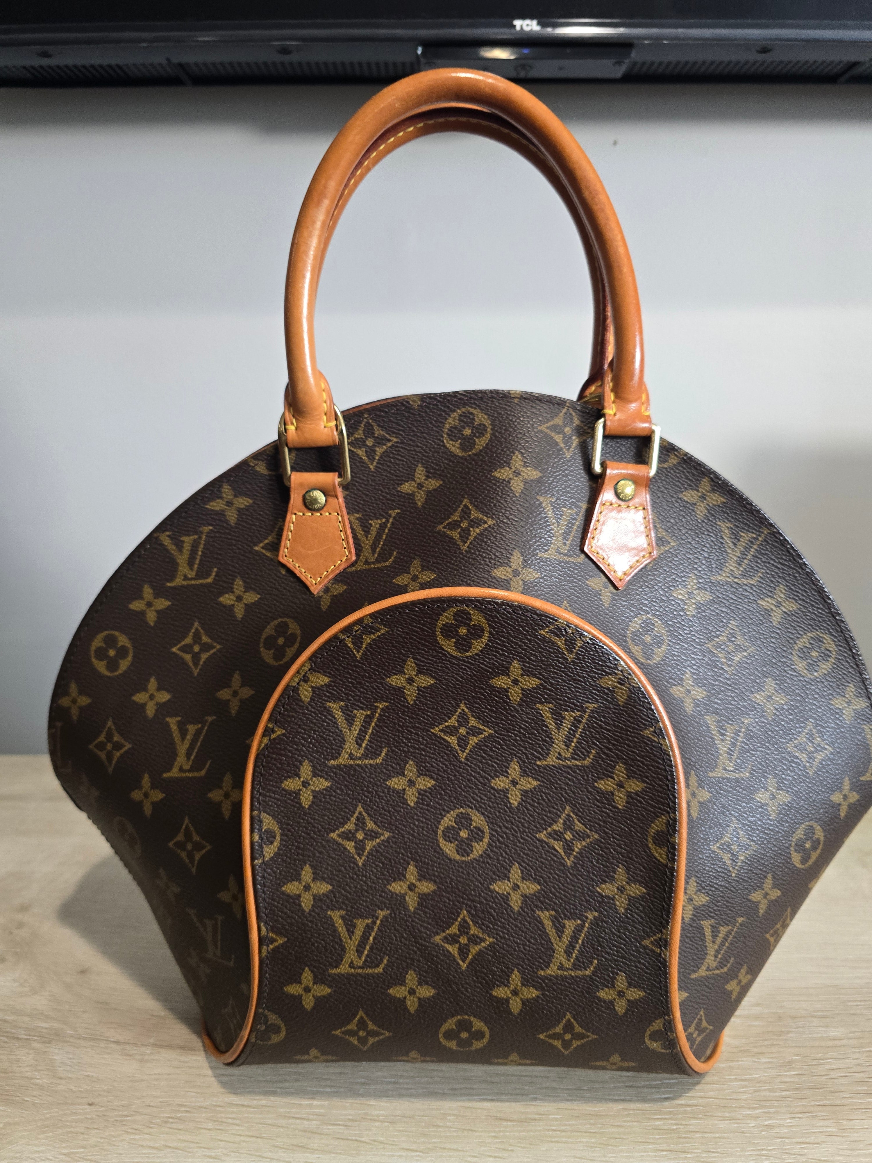 Louis Vuitton Monogram Ellipse MM