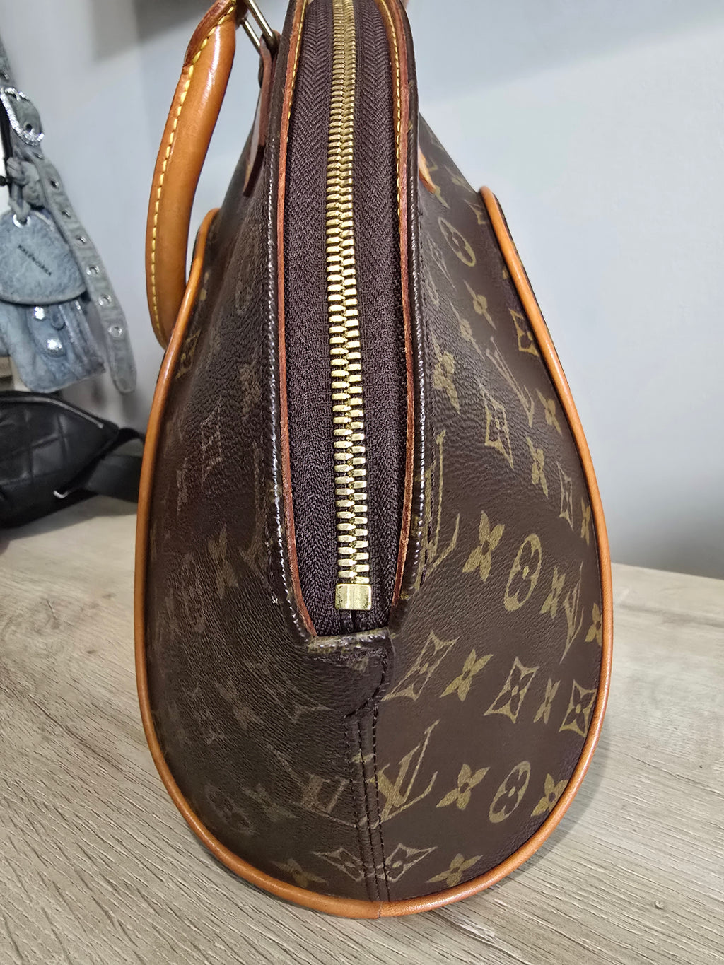 Louis Vuitton Monogram Ellipse MM
