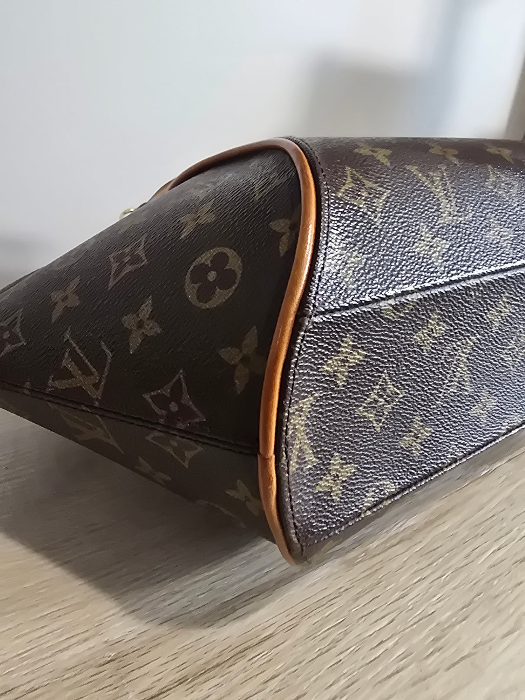 Louis Vuitton Monogram Ellipse MM
