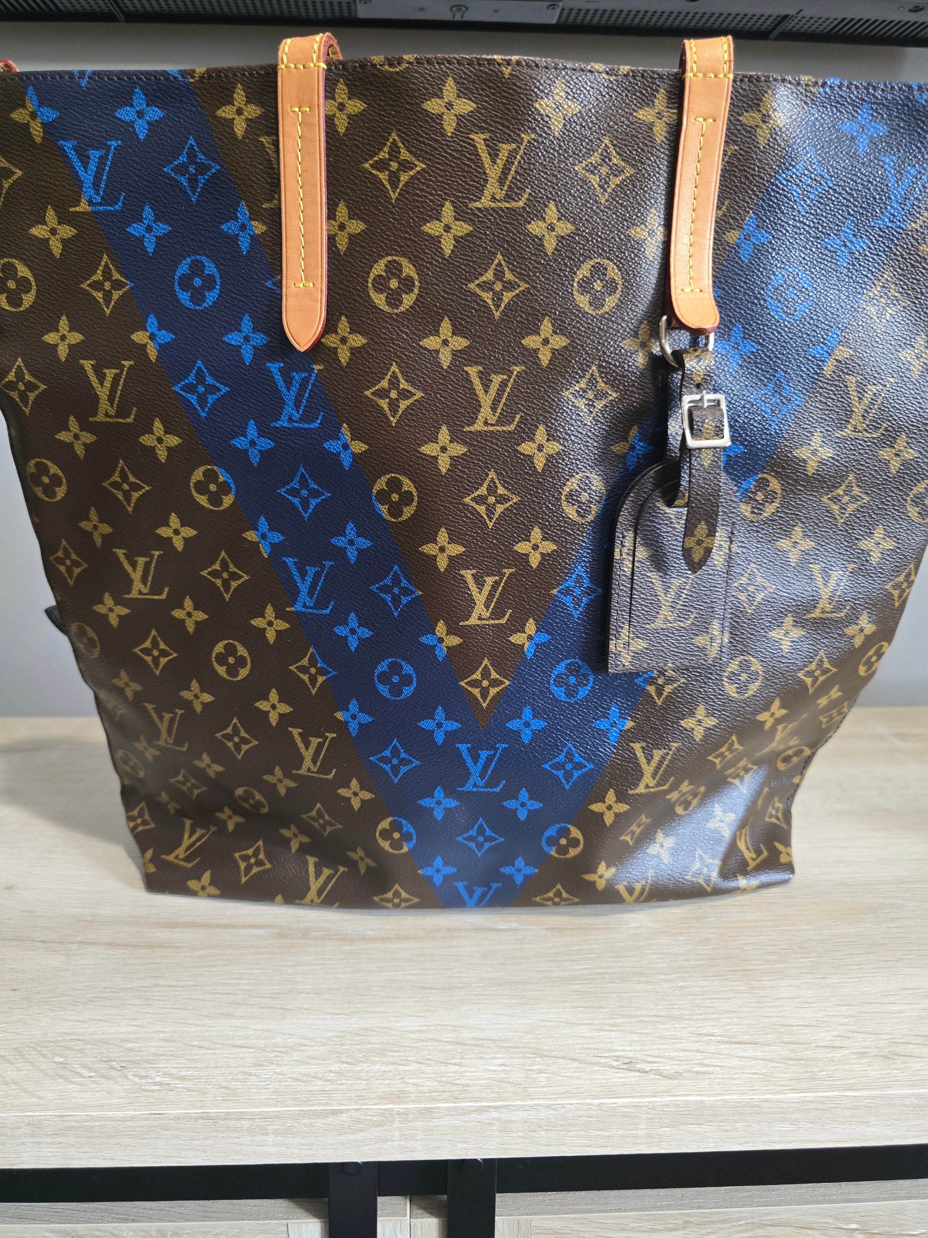 Louis Vuitton Monogram Cabas Mezzo