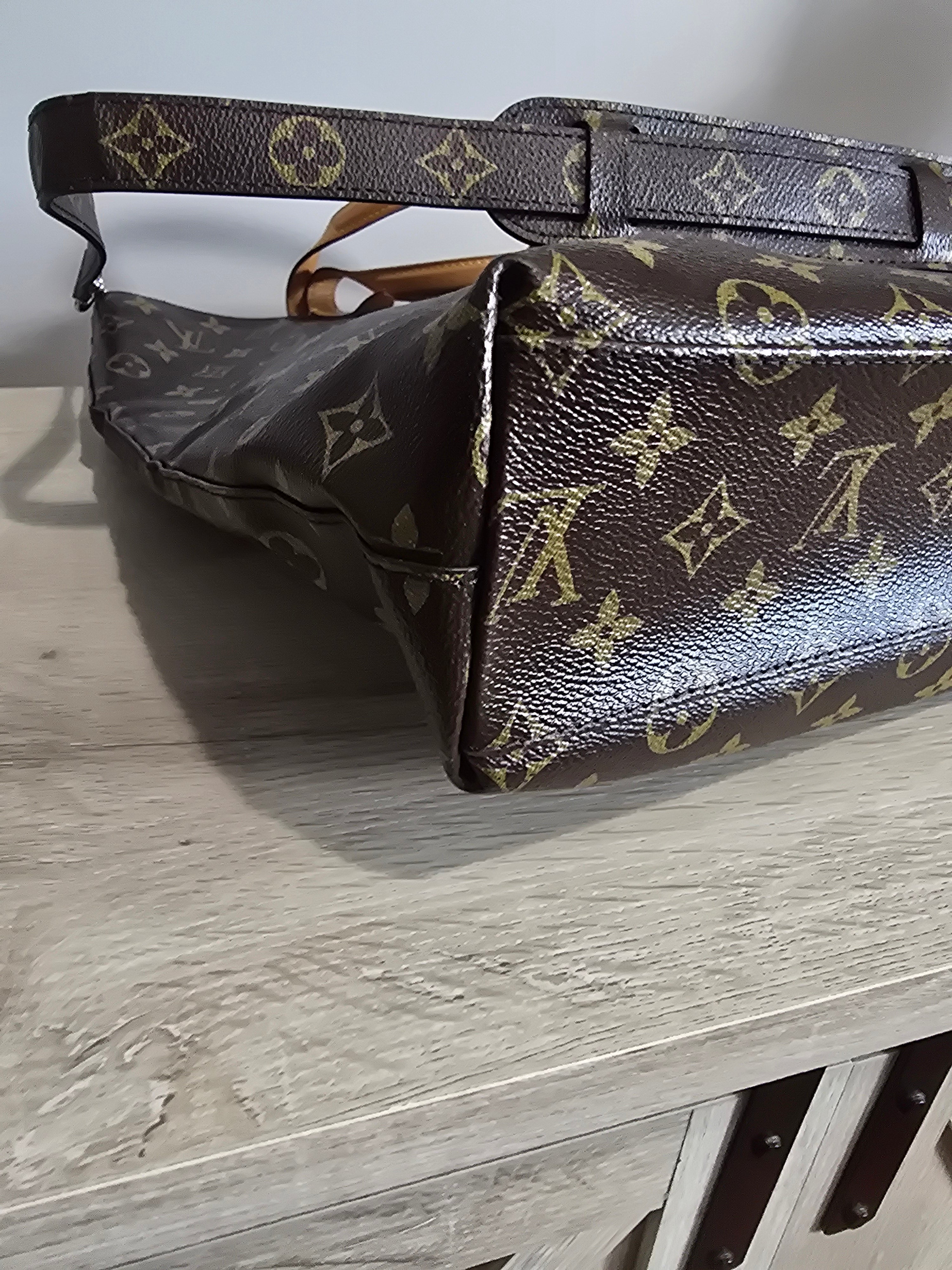 Louis Vuitton Monogram Cabas Mezzo