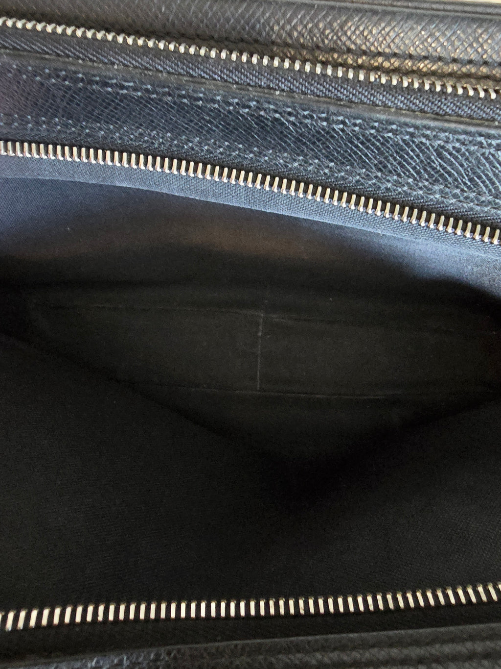Louis Vuitton Taiga Pavel Bag Black