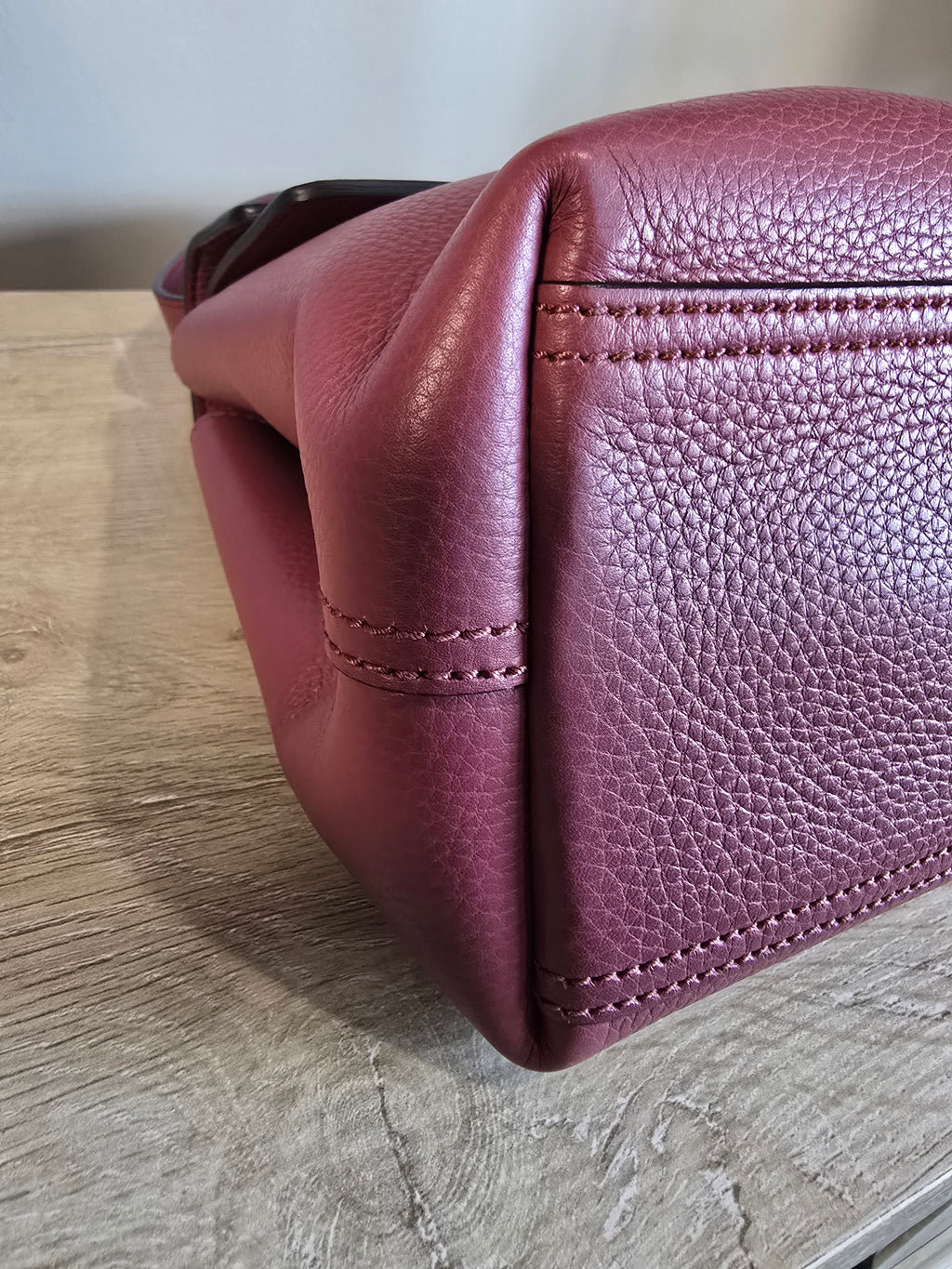 Gucci GG Marmont Medium Shoulder Bag Dark Mauve Matelassé Leather Gold Hardware