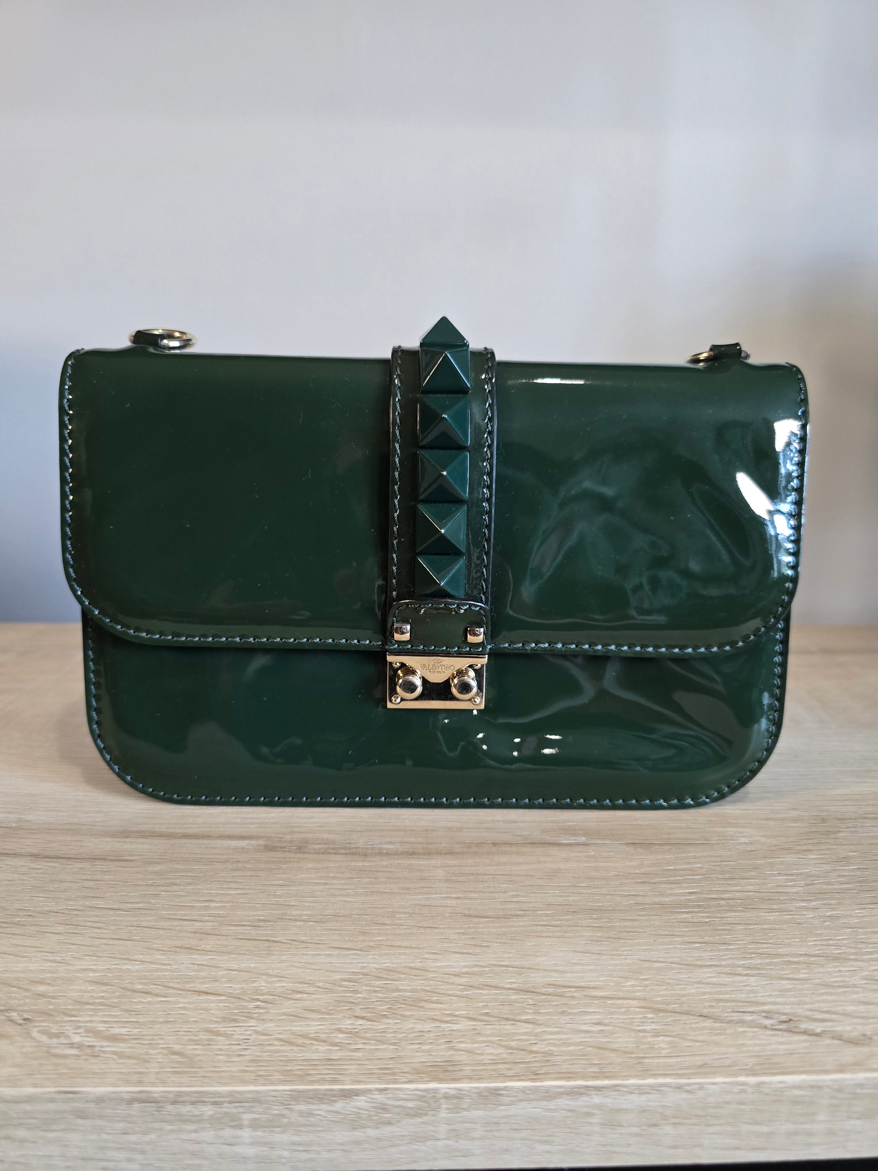 Valentino Garavani Rockstud Glam Lock Shoulder Bag Green Patent Leather Gold Hardware Chain Strap