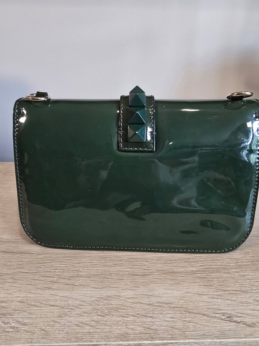 Valentino Garavani Rockstud Glam Lock Shoulder Bag Green Patent Leather Gold Hardware Chain Strap