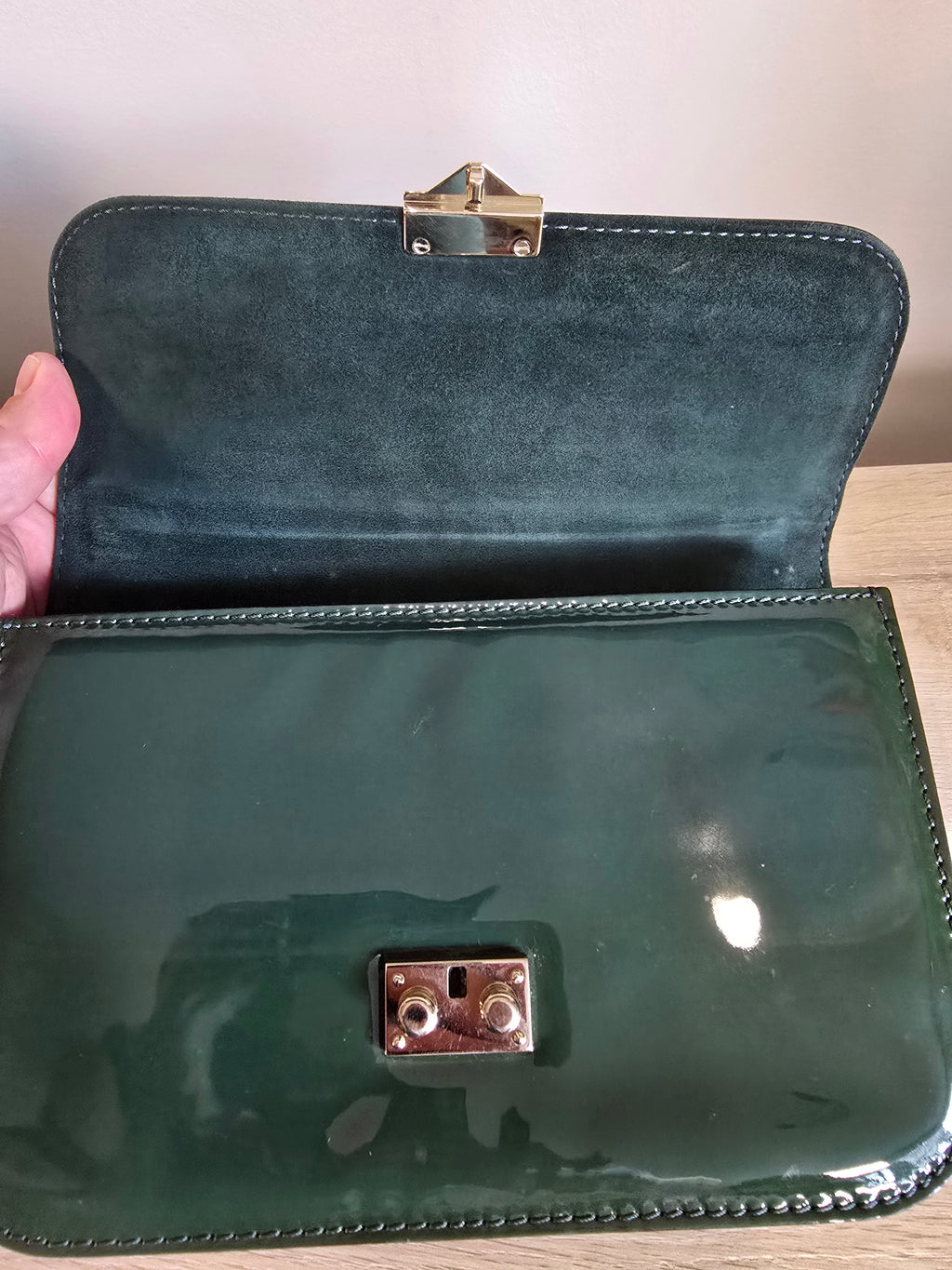 Valentino Garavani Rockstud Glam Lock Shoulder Bag Green Patent Leather Gold Hardware Chain Strap