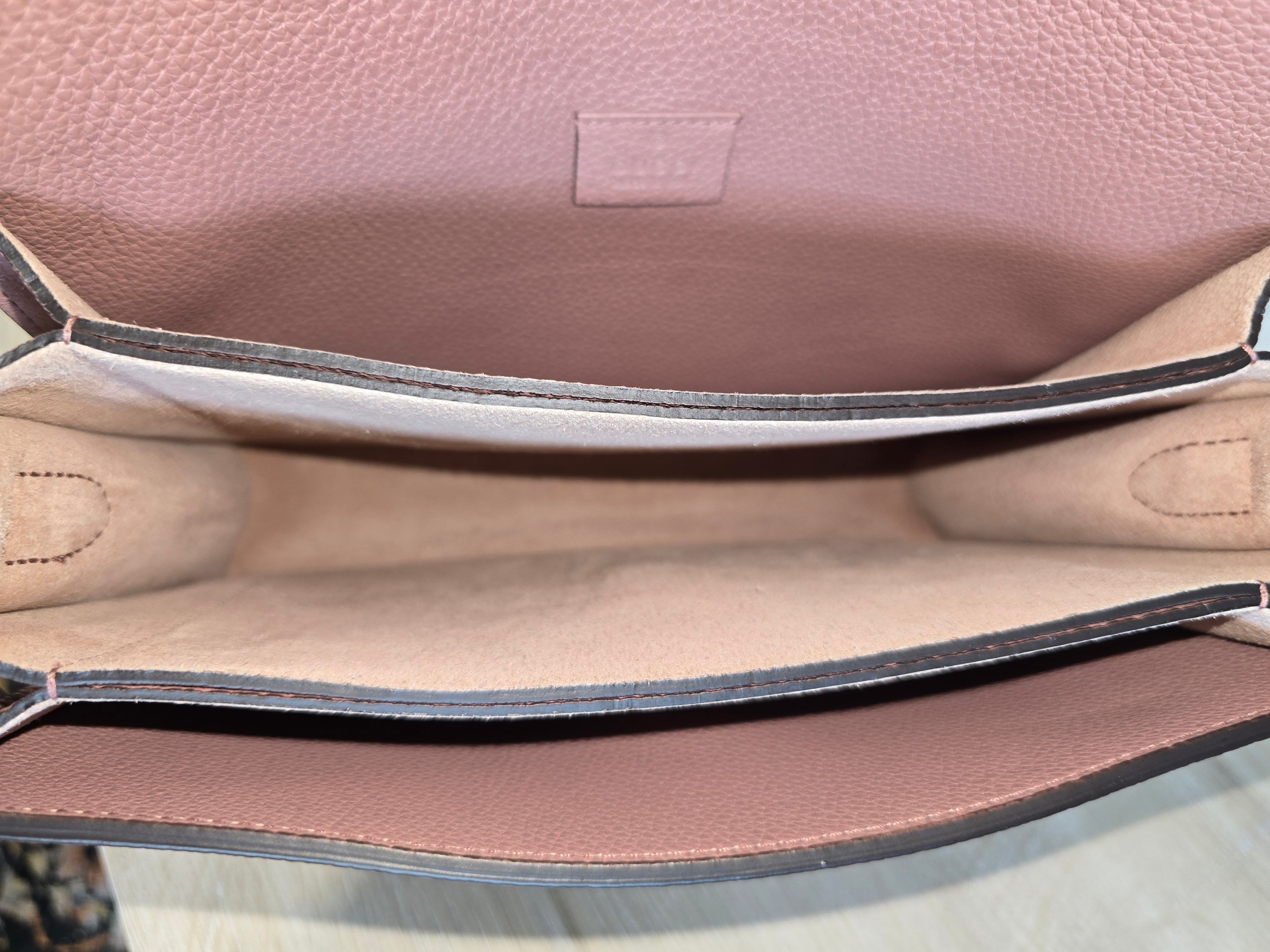 Gucci Jackie Soft Flap Shoulder Bag Pink Pebbled Leather Silver Hardware