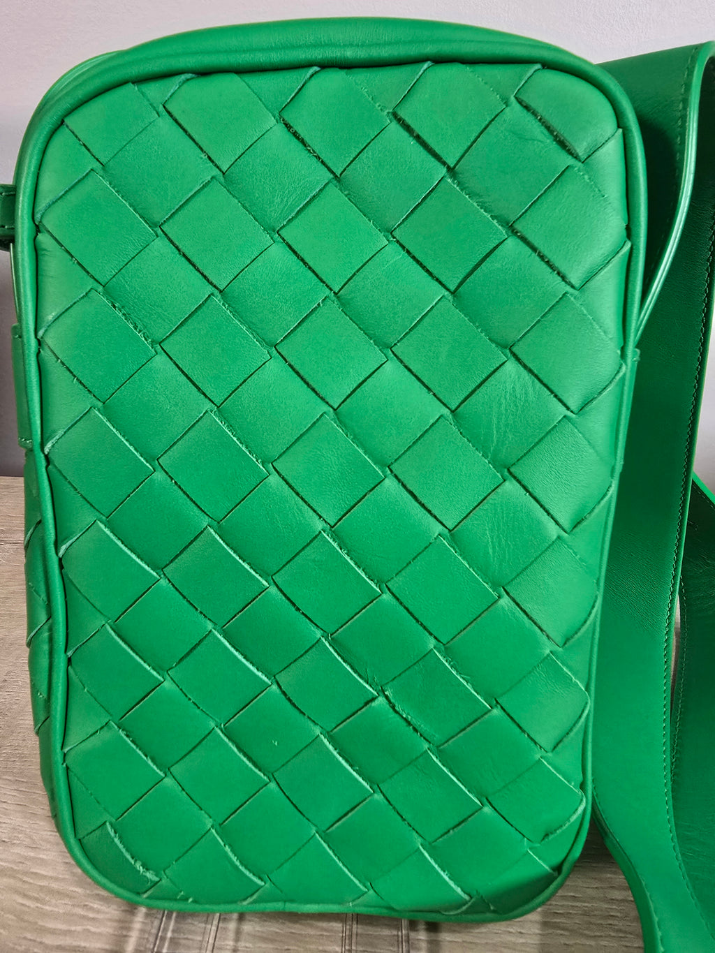 Bottega Veneta Intrecciato Zipped Phone Pouch Kelly Green Silver Hardware
