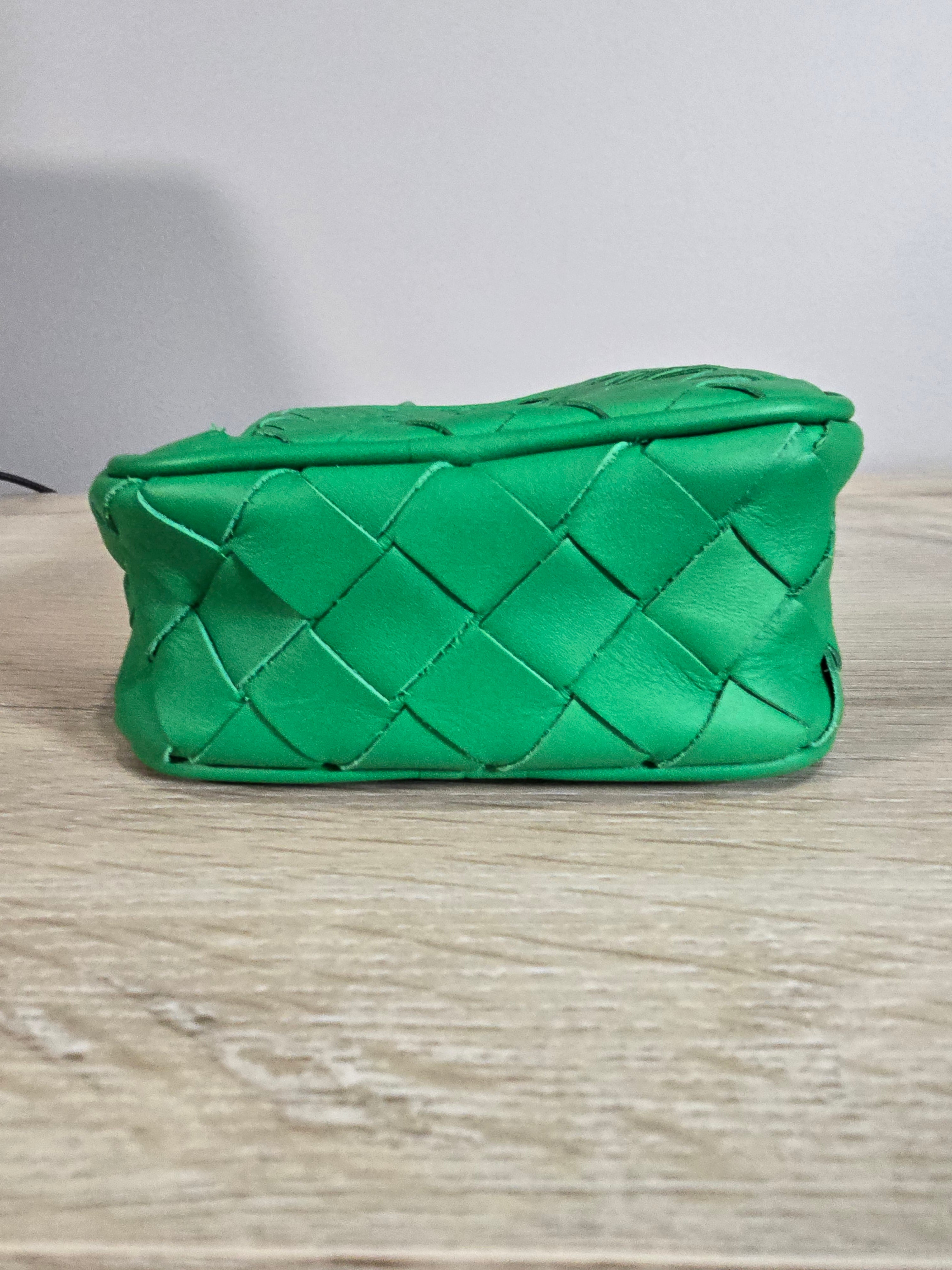 Bottega Veneta Intrecciato Zipped Phone Pouch Kelly Green Silver Hardware