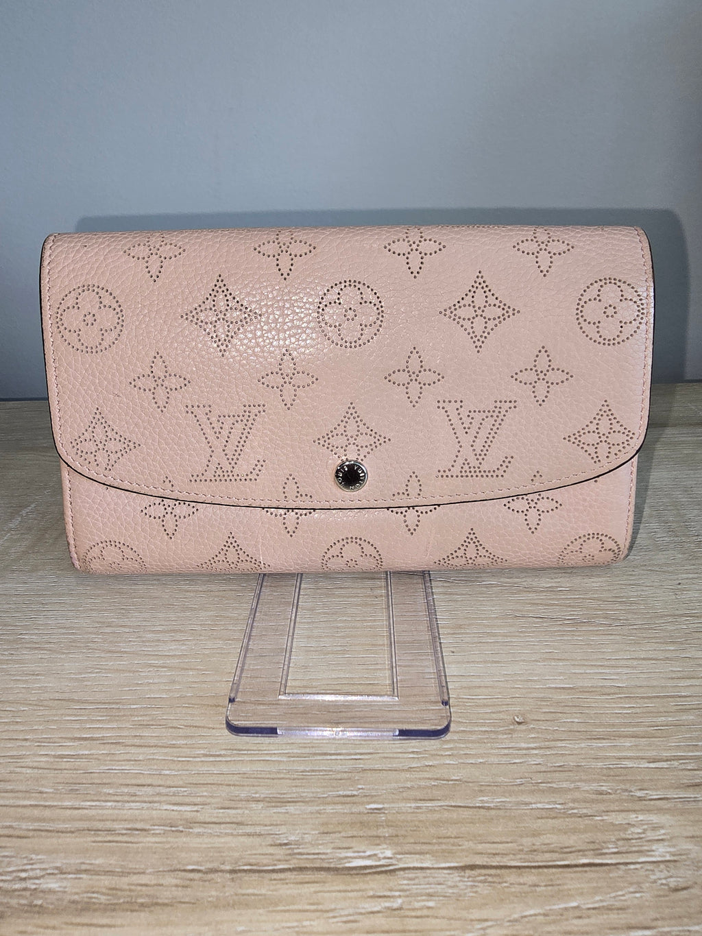 Louis Vuitton Iris Wallet — Mahina Perforated Leather / Magnolia Pink / Silver Hardware