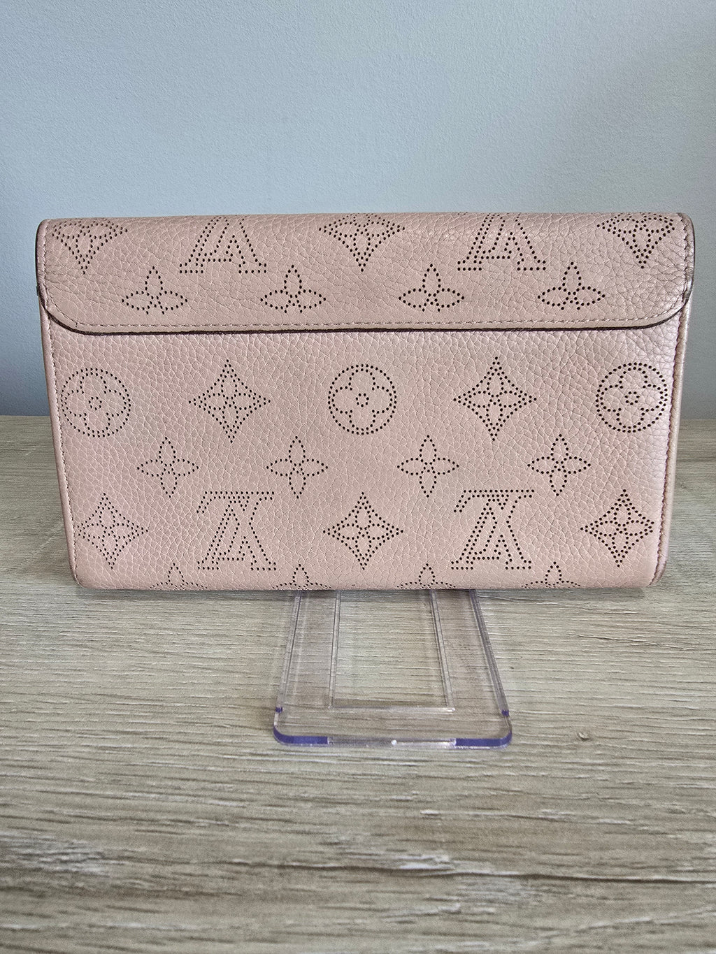 Louis Vuitton Iris Wallet — Mahina Perforated Leather / Magnolia Pink / Silver Hardware