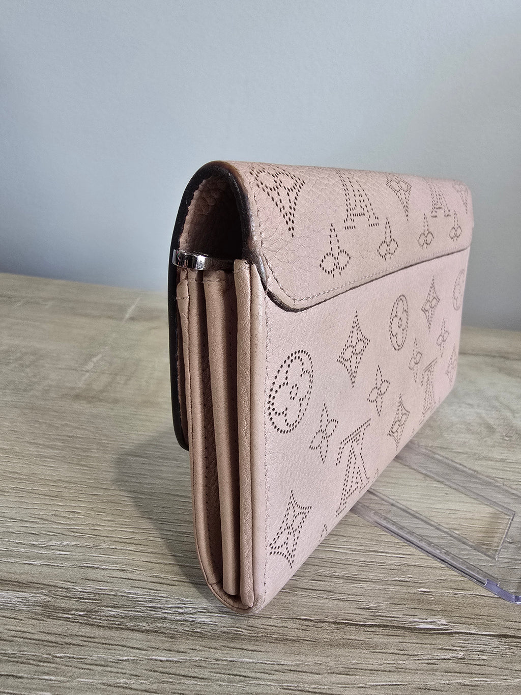 Louis Vuitton Iris Wallet — Mahina Perforated Leather / Magnolia Pink / Silver Hardware