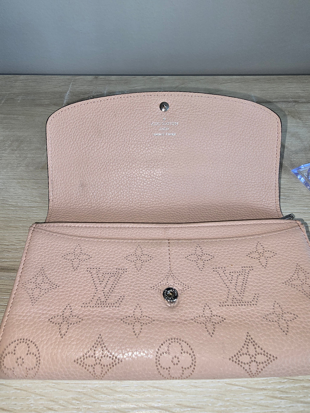 Louis Vuitton Iris Wallet — Mahina Perforated Leather / Magnolia Pink / Silver Hardware