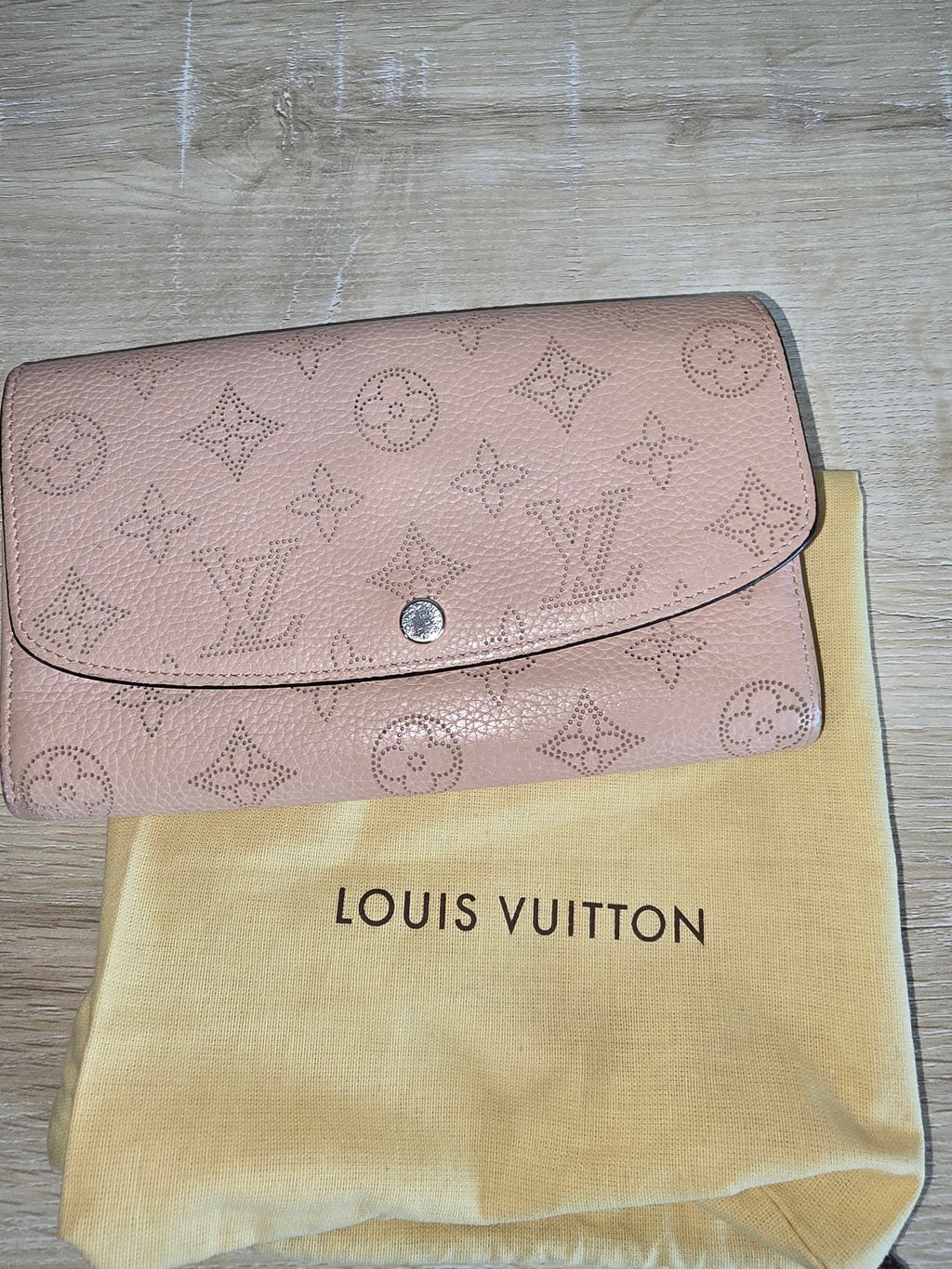 Louis Vuitton Iris Wallet — Mahina Perforated Leather / Magnolia Pink / Silver Hardware