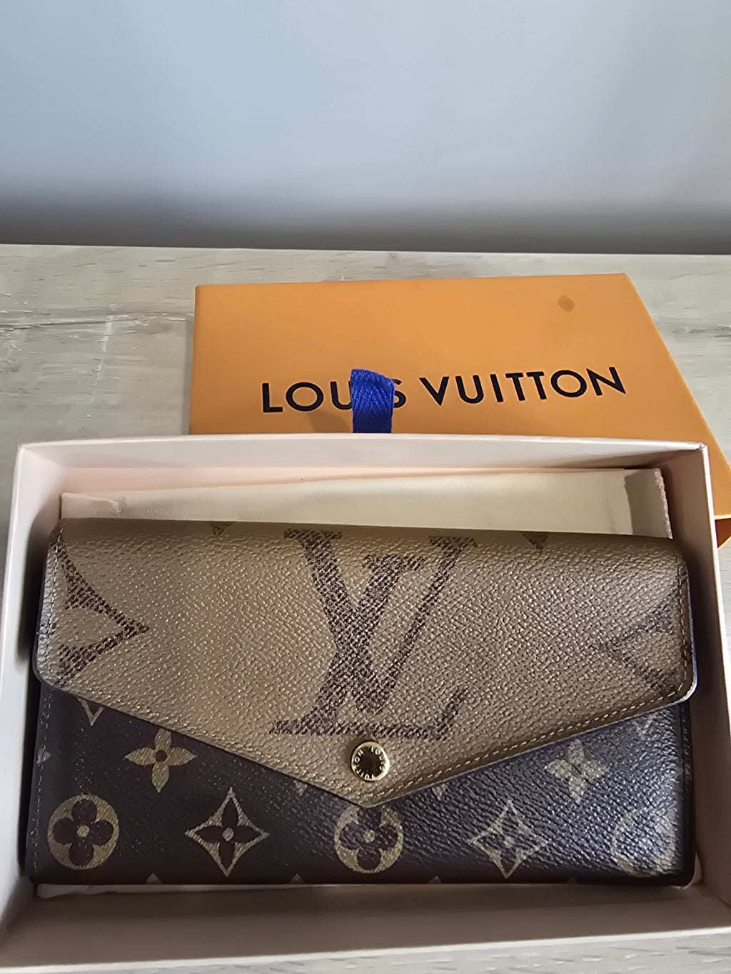 Louis Vuitton Reverse Monogram Giant Sarah Wallet