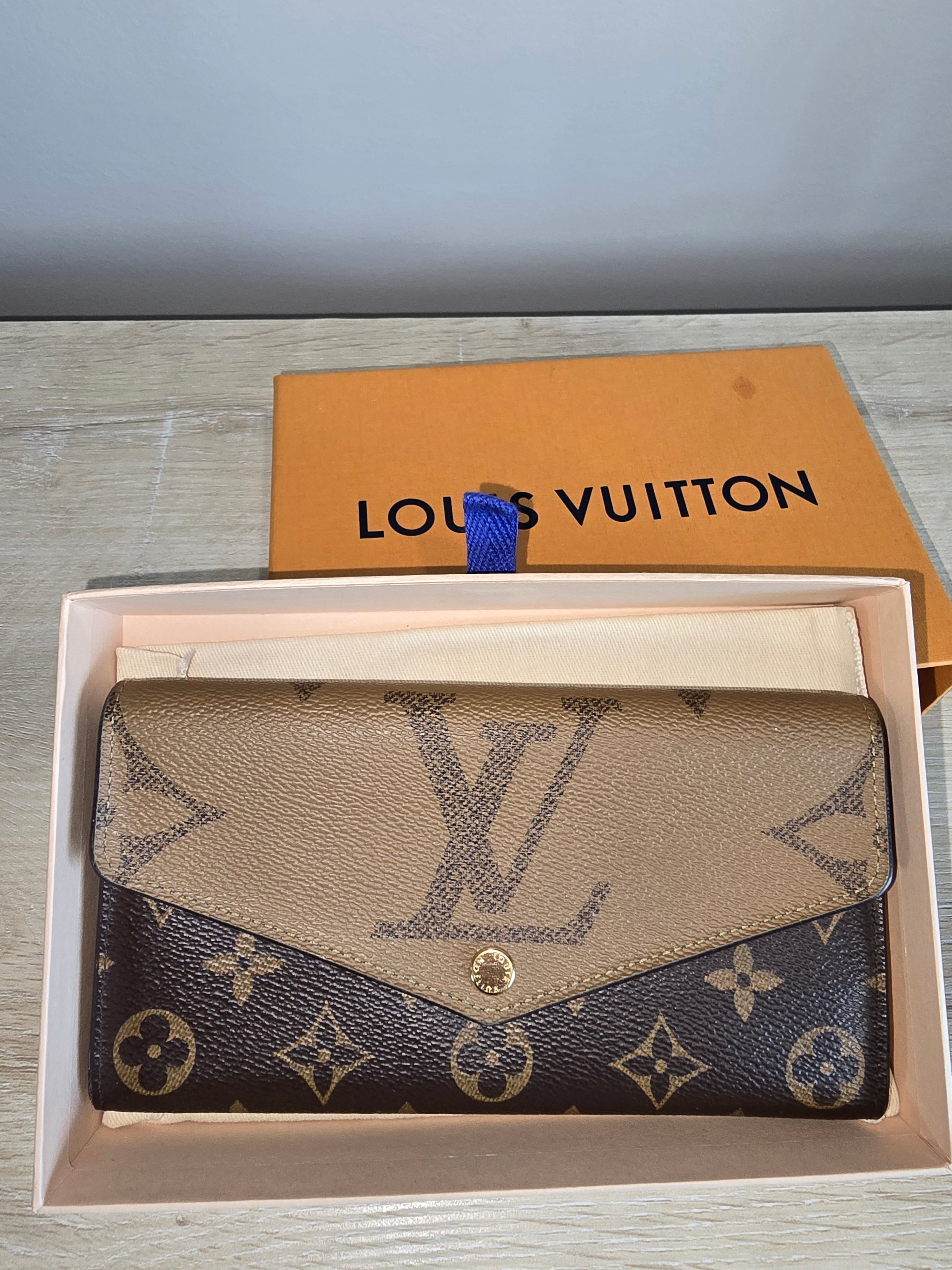 Louis Vuitton Reverse Monogram Giant Sarah Wallet