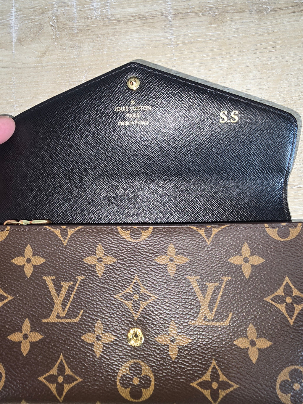 Louis Vuitton Reverse Monogram Giant Sarah Wallet