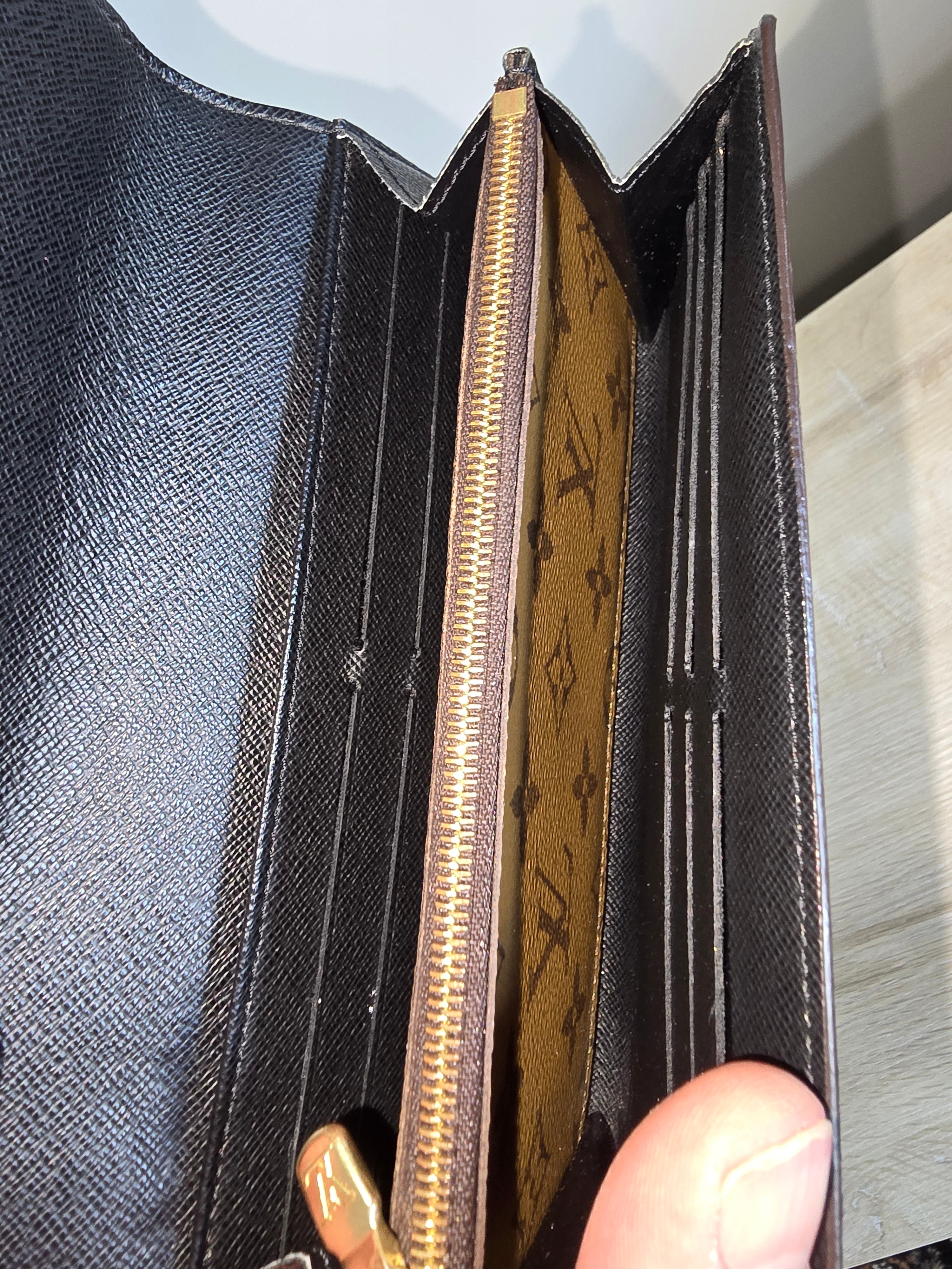 Louis Vuitton Reverse Monogram Giant Sarah Wallet