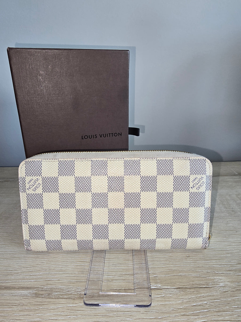 Louis Vuitton Limited Edition Damier Azur Illustre Zippy Wallet