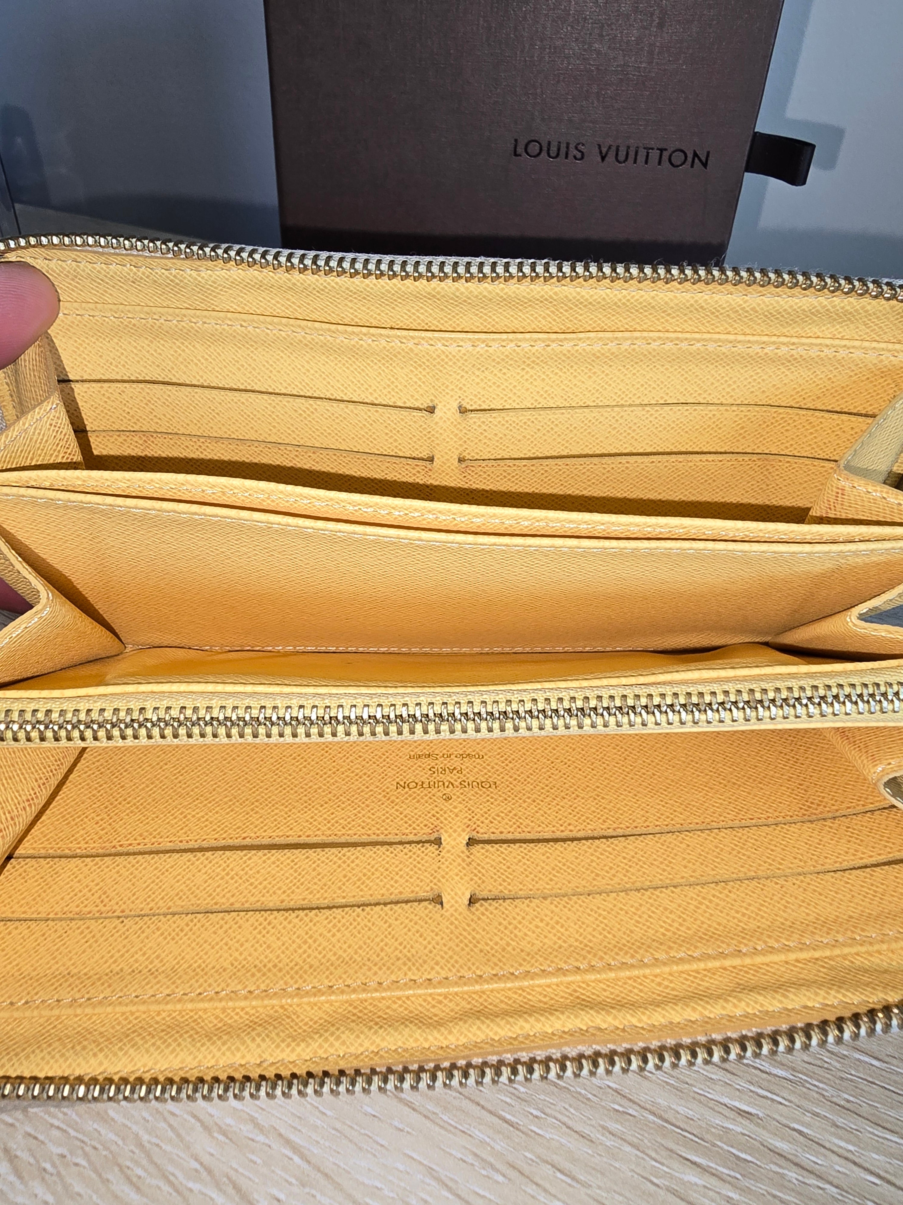 Louis Vuitton Limited Edition Damier Azur Illustre Zippy Wallet