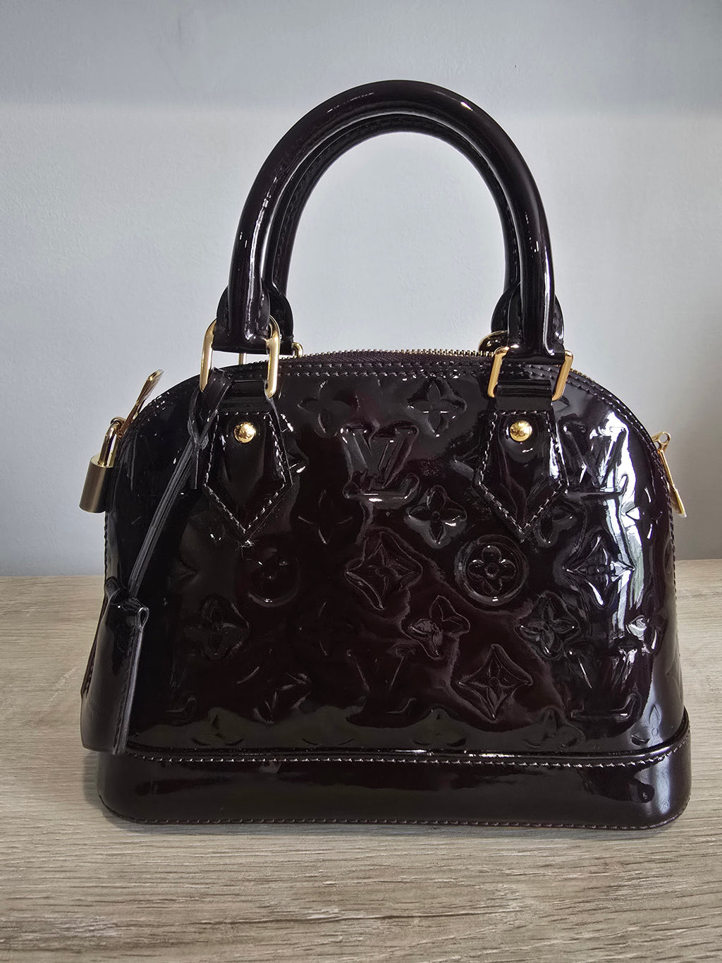 Louis Vuitton Alma BB – Burgundy Patent Monogram / Gold Hardware