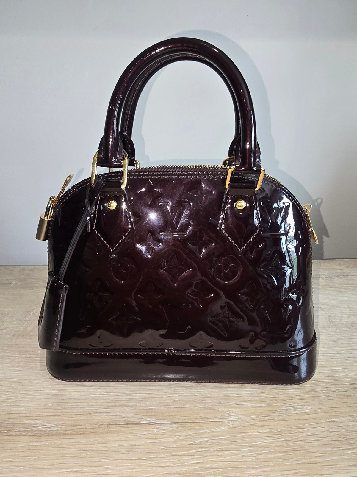Louis Vuitton Alma BB – Burgundy Patent Monogram / Gold Hardware