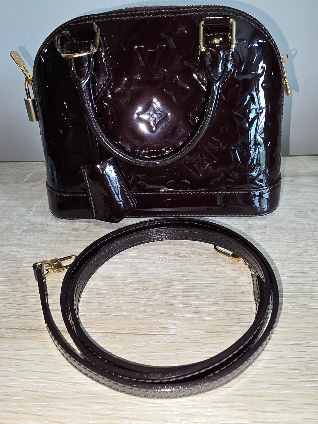 Louis Vuitton Alma BB – Burgundy Patent Monogram / Gold Hardware