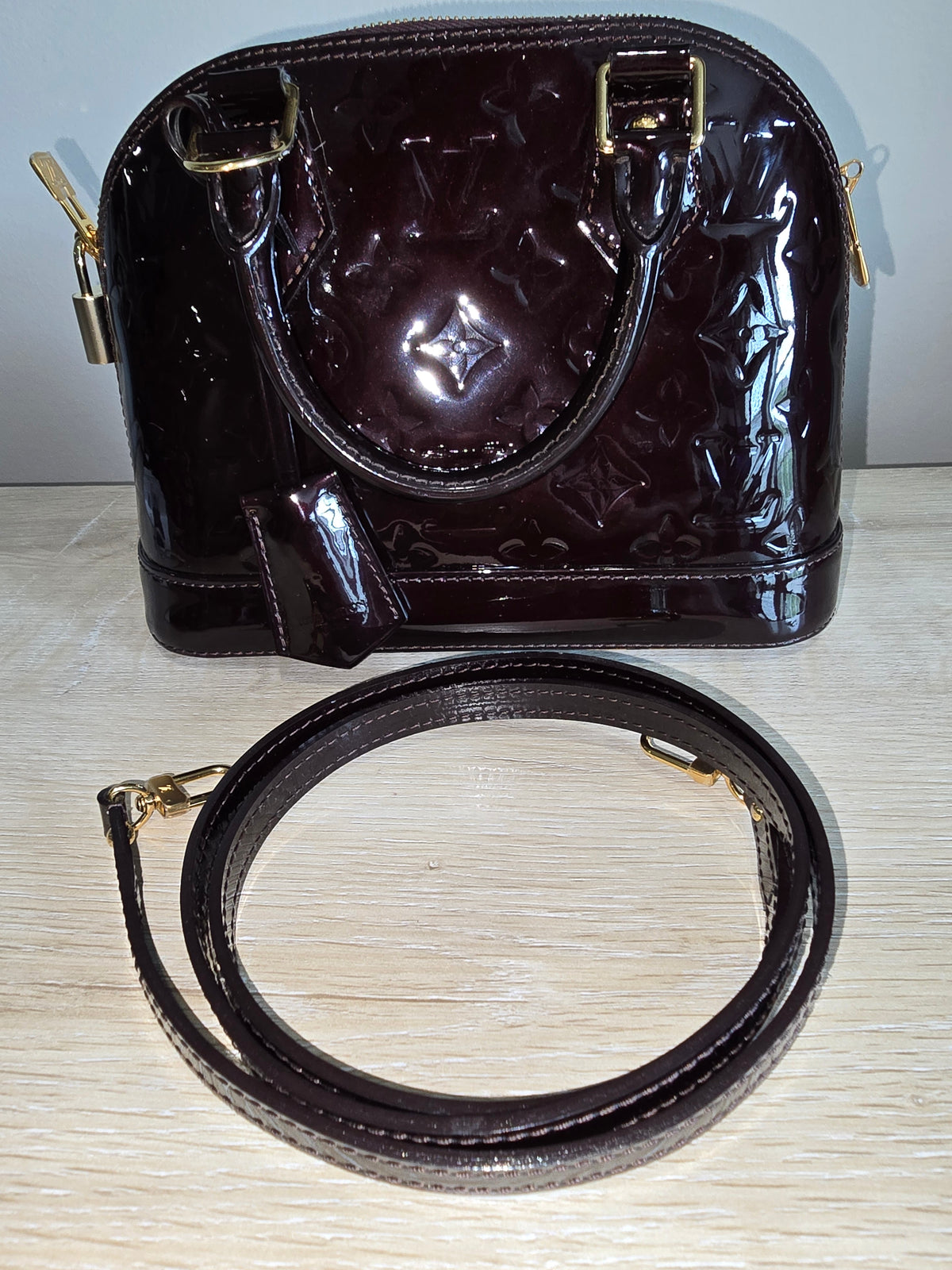 Louis Vuitton Alma BB – Burgundy Patent Monogram / Gold Hardware