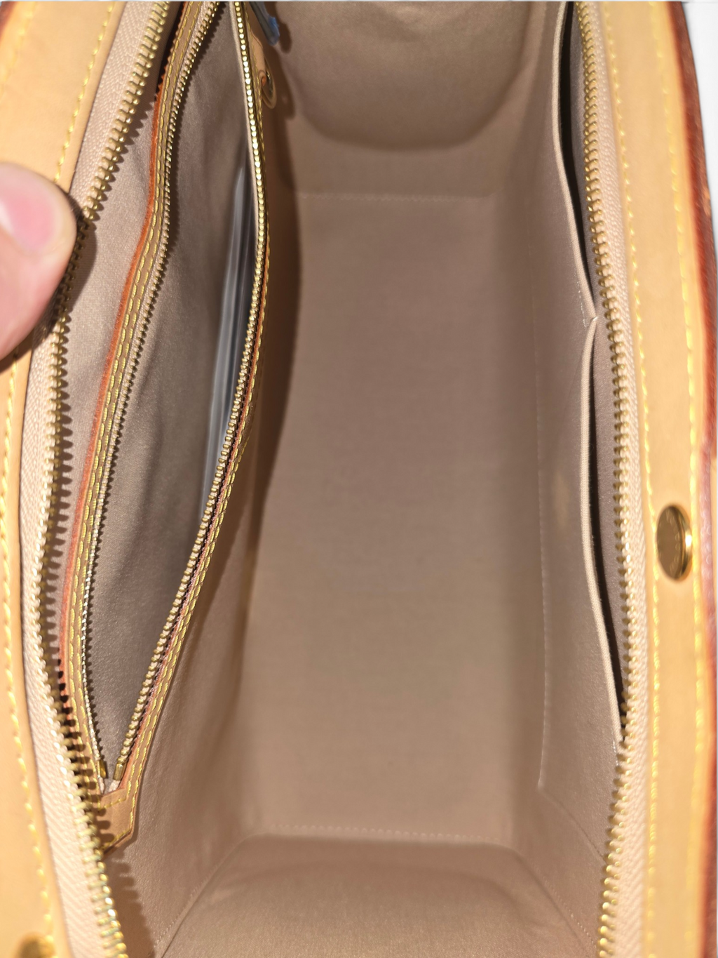 Louis Vuitton Vernis Brea MM – Beige Yellow / Gold Hardware