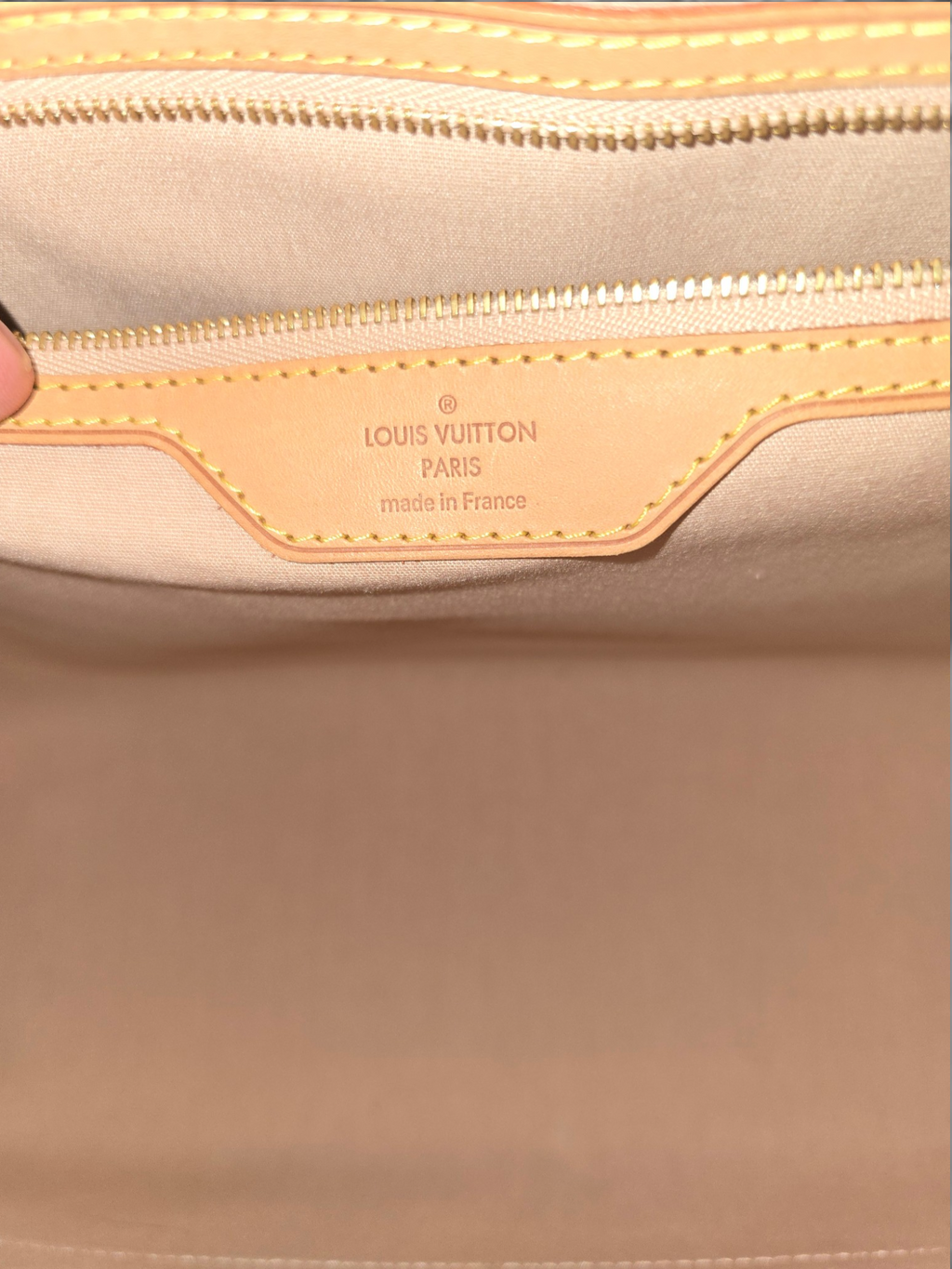 Louis Vuitton Vernis Brea MM – Beige Yellow / Gold Hardware